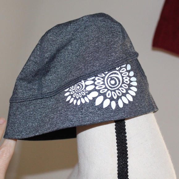 Athleta, GRAY graphic running hat with ponytail  hole beanie - Picture 2 of 7
